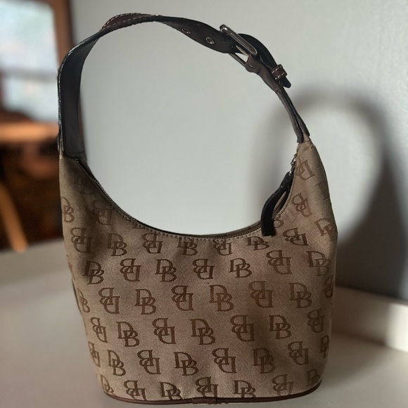 Dooney & Bourke Handbags - Dooney and Bourke shoulder bag